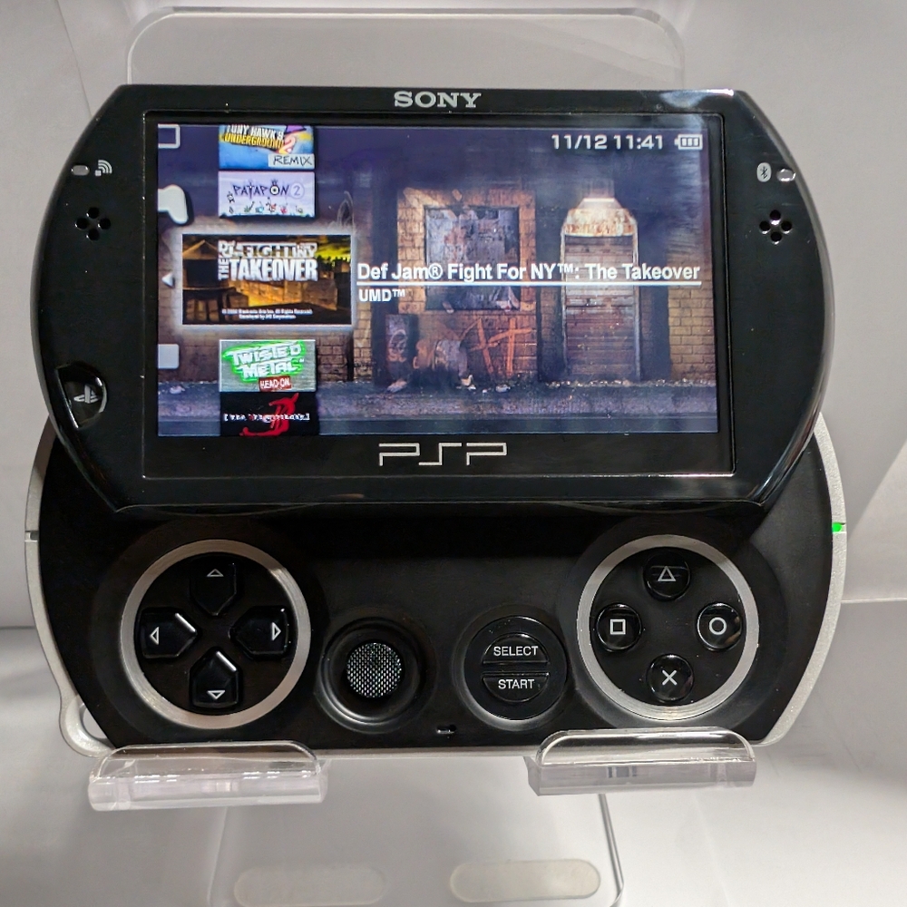 Sony PSP Go Black - 128gb SD Card Upgrade - 1000+ Games - New Charger Cable
